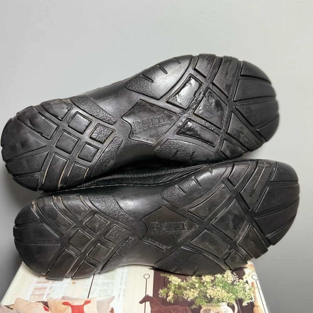 Born Men's Black Leather Size 9 Slip-On Shoes